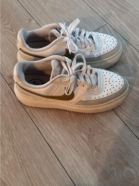 Nike White & Gold Low-Top Sneakers